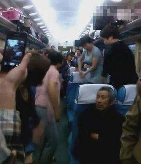 青岛大妈爆料事件视频播放,揭秘事件背后真相  第1张